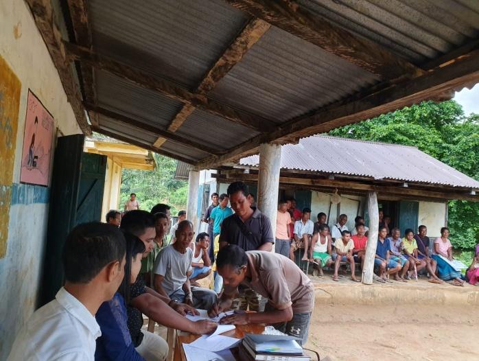 D:\Village Report\Village Report 2021\Rongramgre village report 30th Sep 2021\Rongramgre\14. Rongramgre Village , Rongram Block, WGH 13th Sep 2019 (Sensitization )\Signing of Document VGA , EOI.jpg